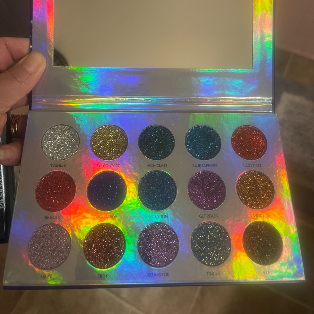 Eye shadow palette